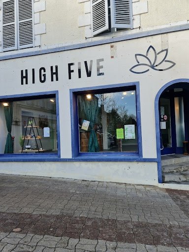 High Five - Cbd Shop à Beauce-La-Romaine - France